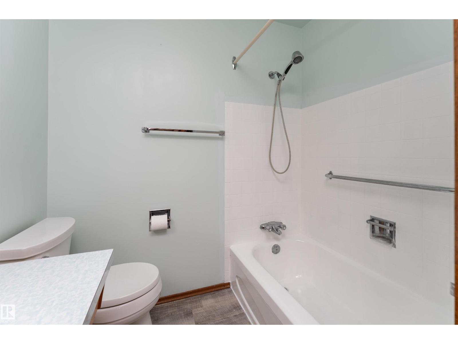 Photo 23 of 10404 34 St Nw, Edmonton AB