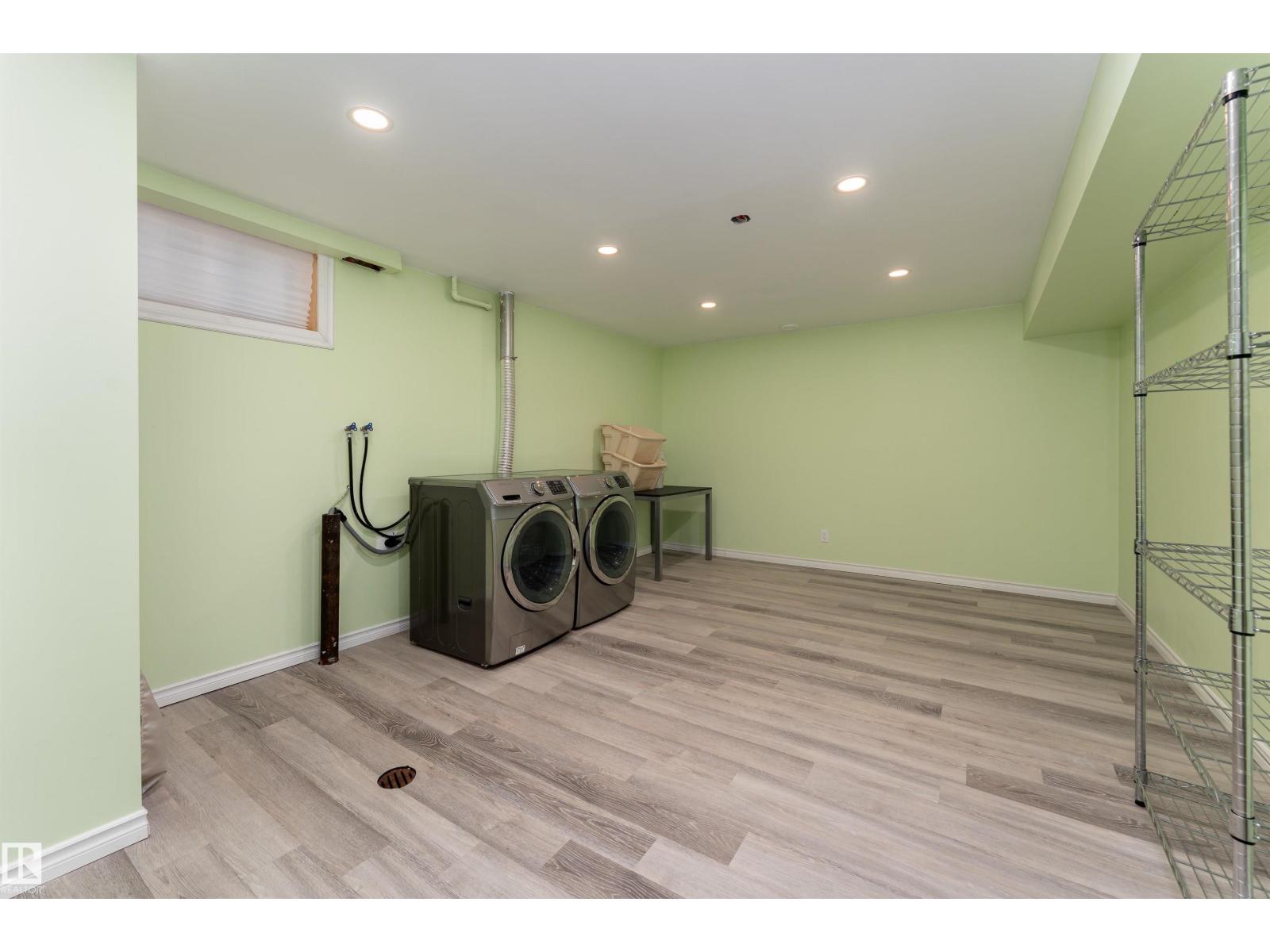 Photo 28 of 10404 34 St Nw, Edmonton AB