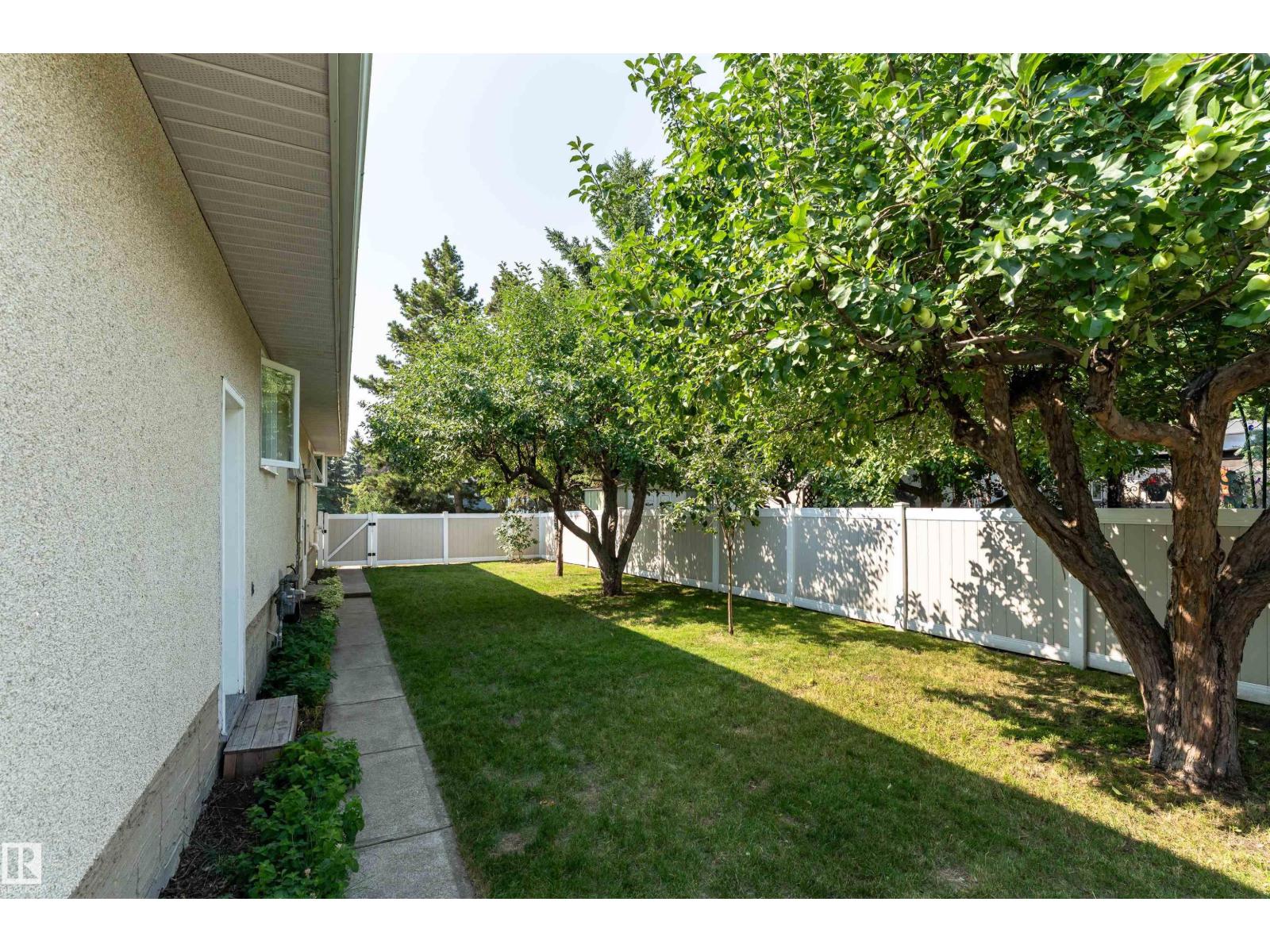Photo 39 of 10404 34 St Nw, Edmonton AB