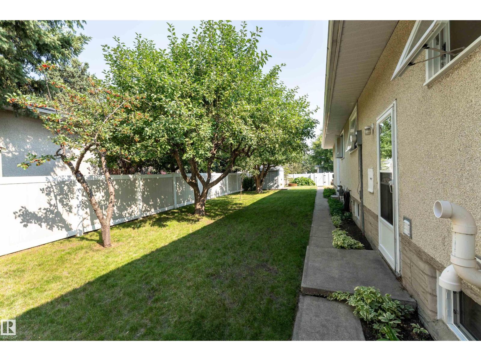Photo 40 of 10404 34 St Nw, Edmonton AB