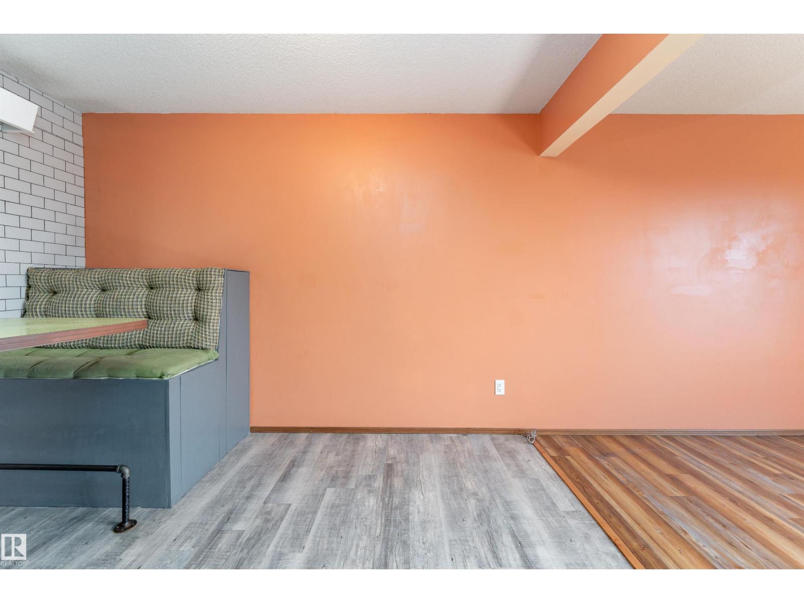 Photo 7 of 10404 34 St Nw, Edmonton AB