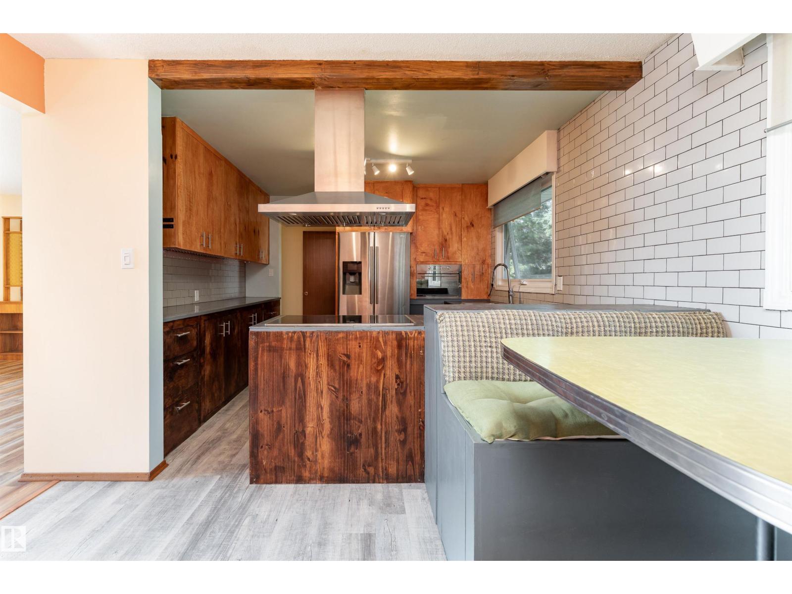 Photo 8 of 10404 34 St Nw, Edmonton AB