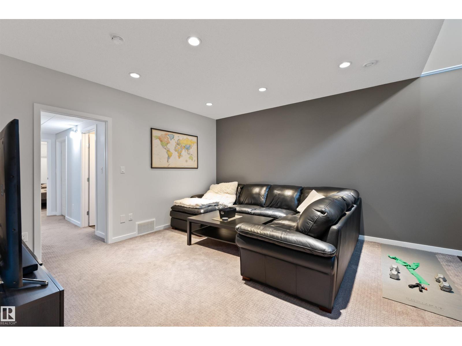 Photo 5 of 2324 71 St Sw, Edmonton AB