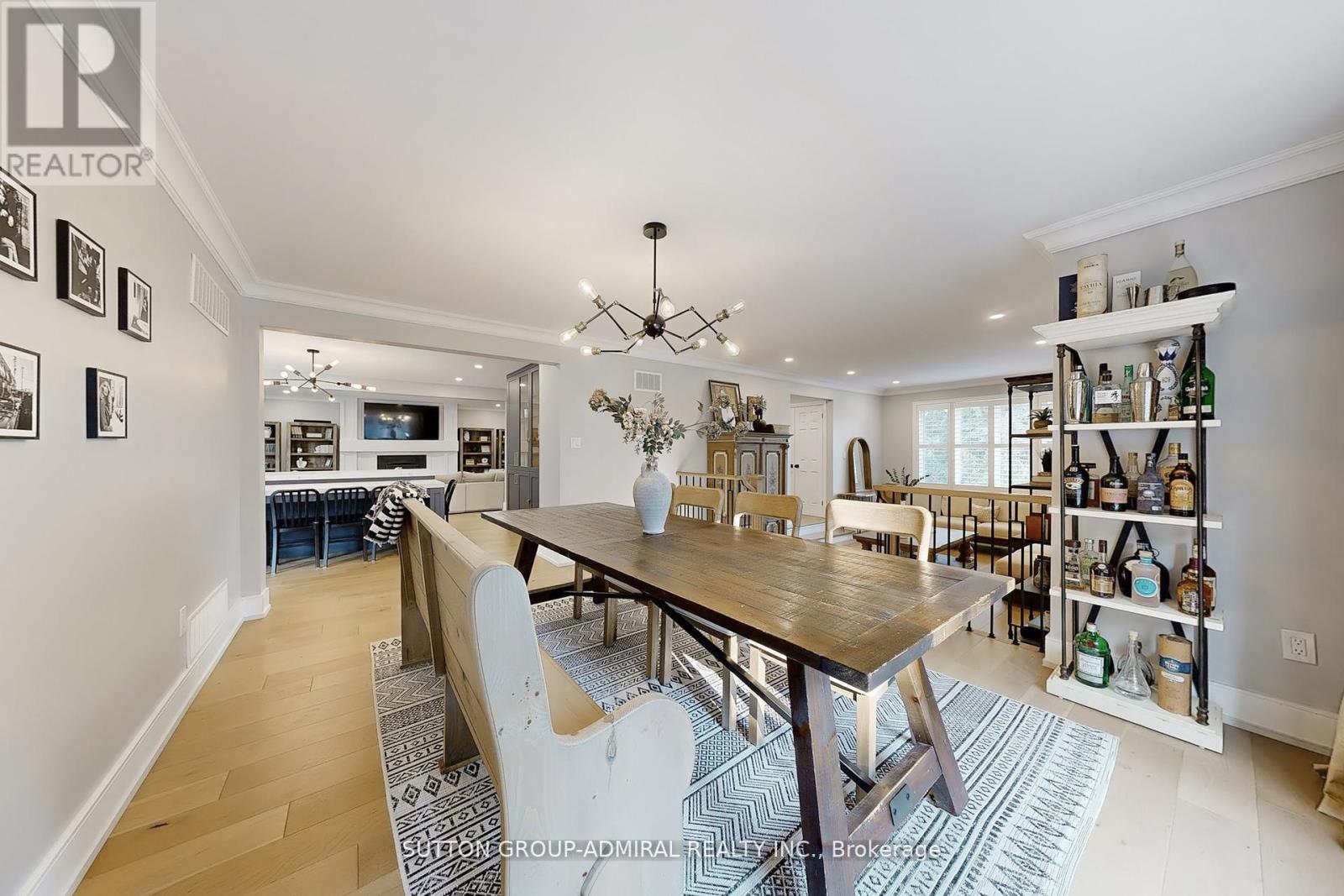 Photo 4 of 18 Tannery Court, Richmond Hill ON