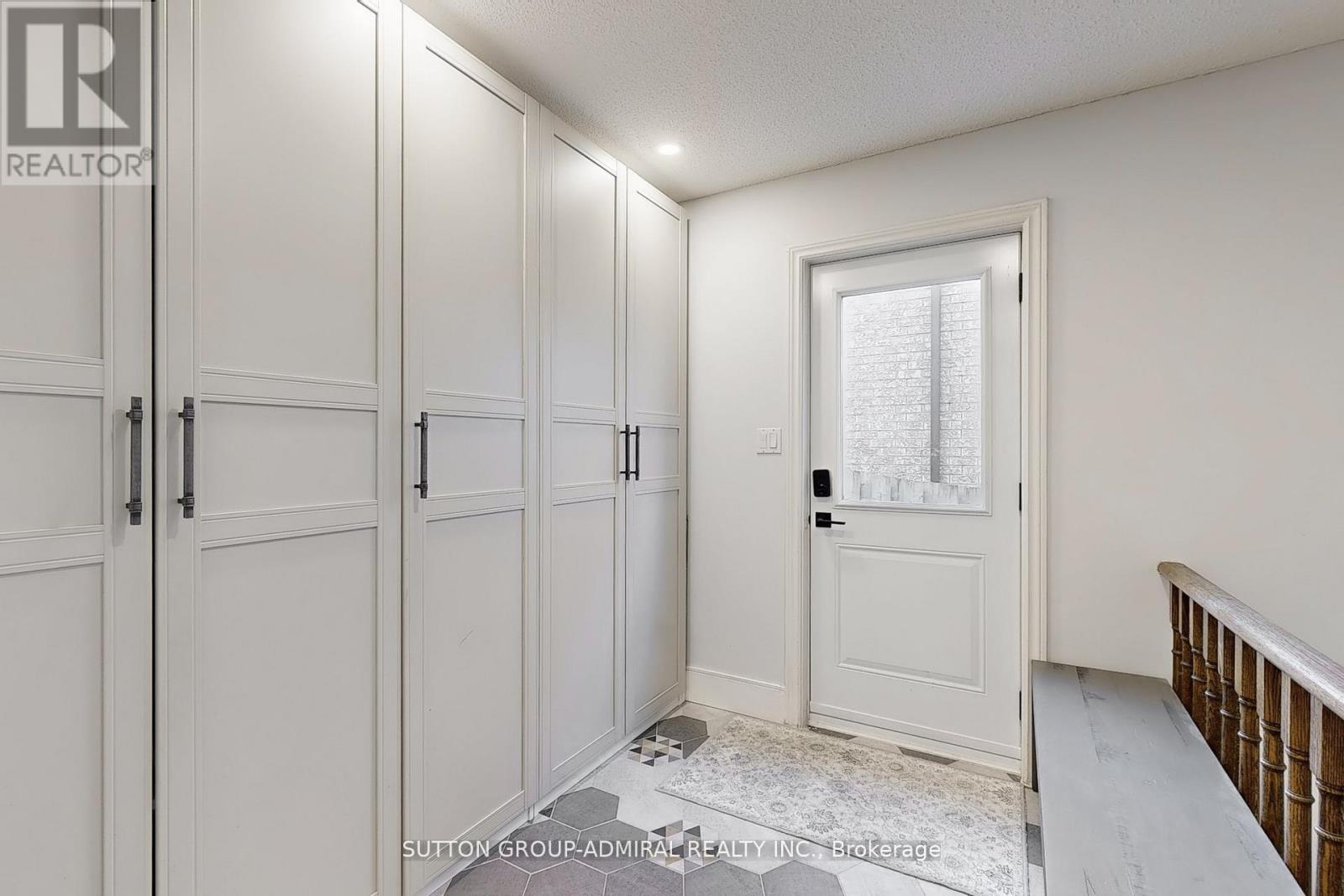 Photo 37 of 18 Tannery Court, Richmond Hill ON