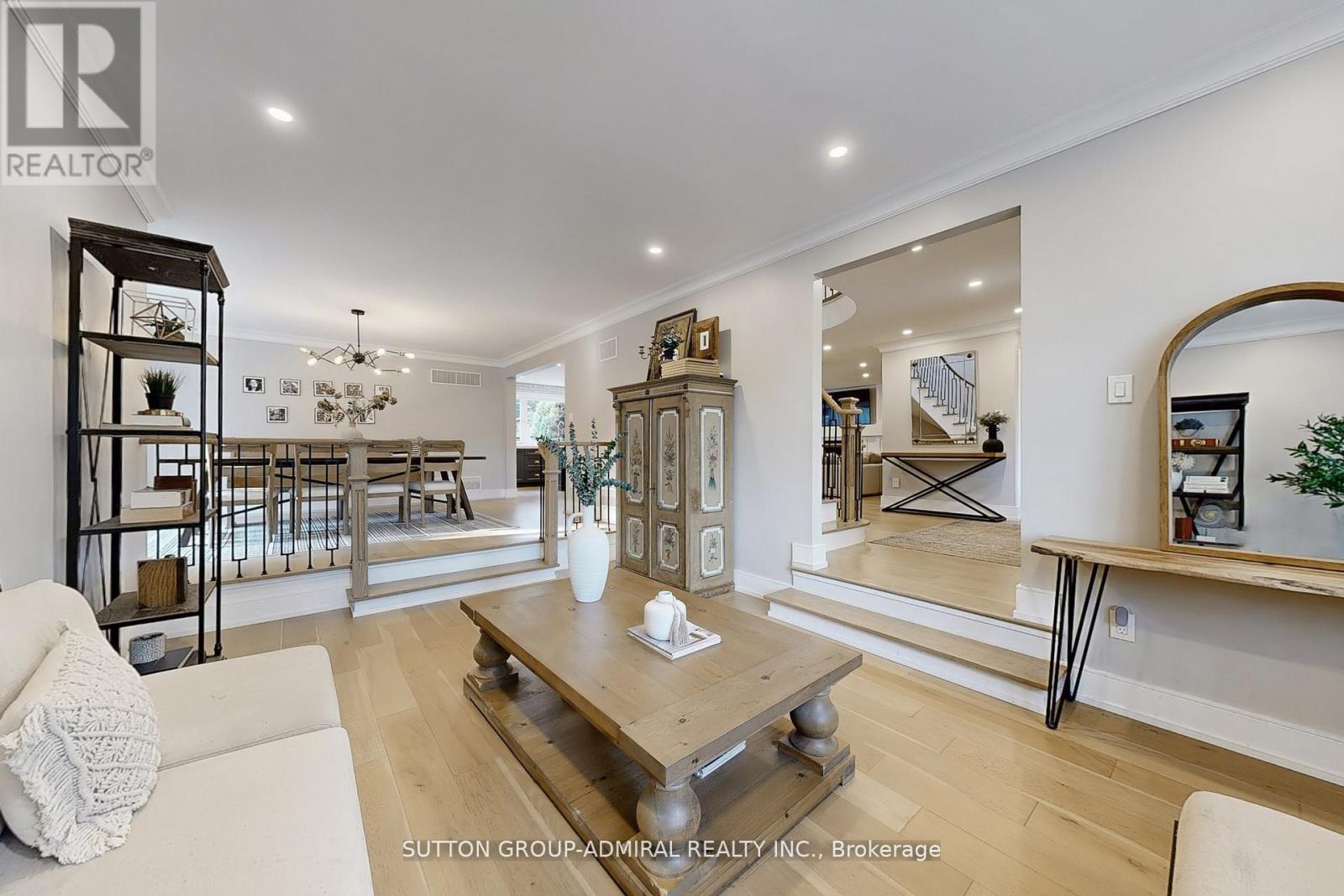 Photo 24 of 18 Tannery Court, Richmond Hill ON