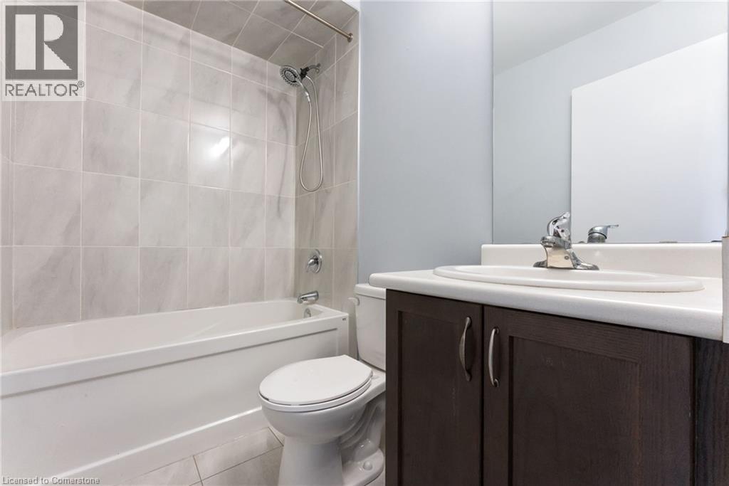 Photo 34 of 17 Mulhollard Lane, Ancaster ON