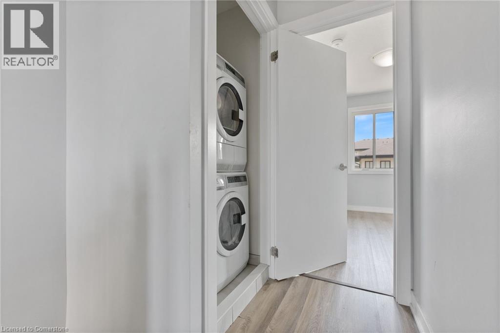 Photo 14 of 17 Mulhollard Lane, Ancaster ON