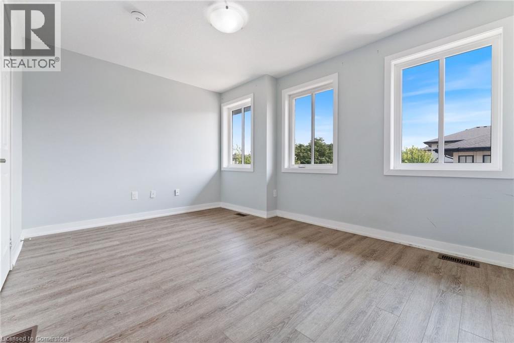 Photo 33 of 17 Mulhollard Lane, Ancaster ON