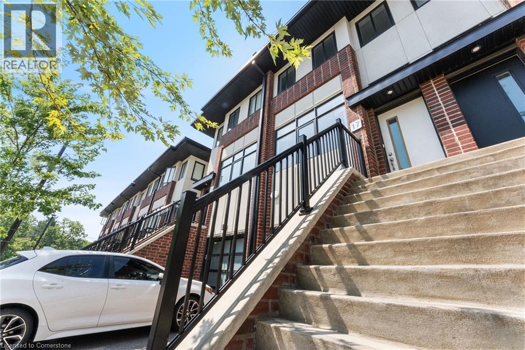 Photo 32 of 17 Mulhollard Lane, Ancaster ON