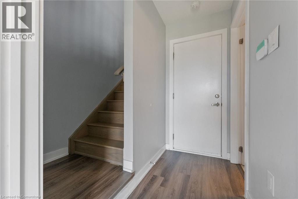 Photo 35 of 17 Mulhollard Lane, Ancaster ON
