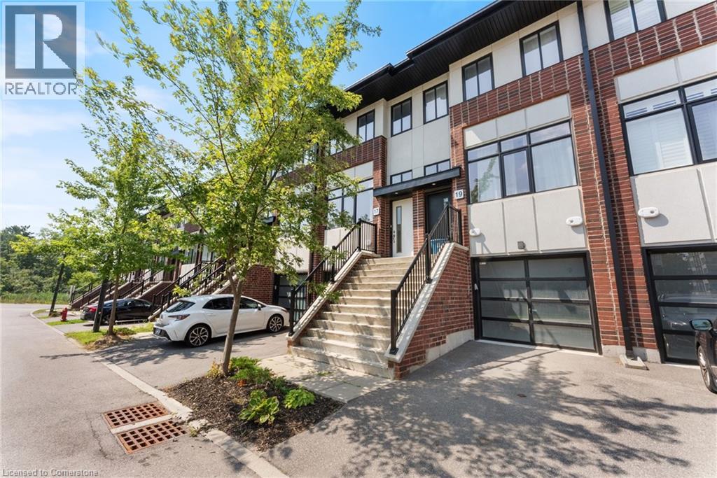 Photo 29 of 17 Mulhollard Lane, Ancaster ON