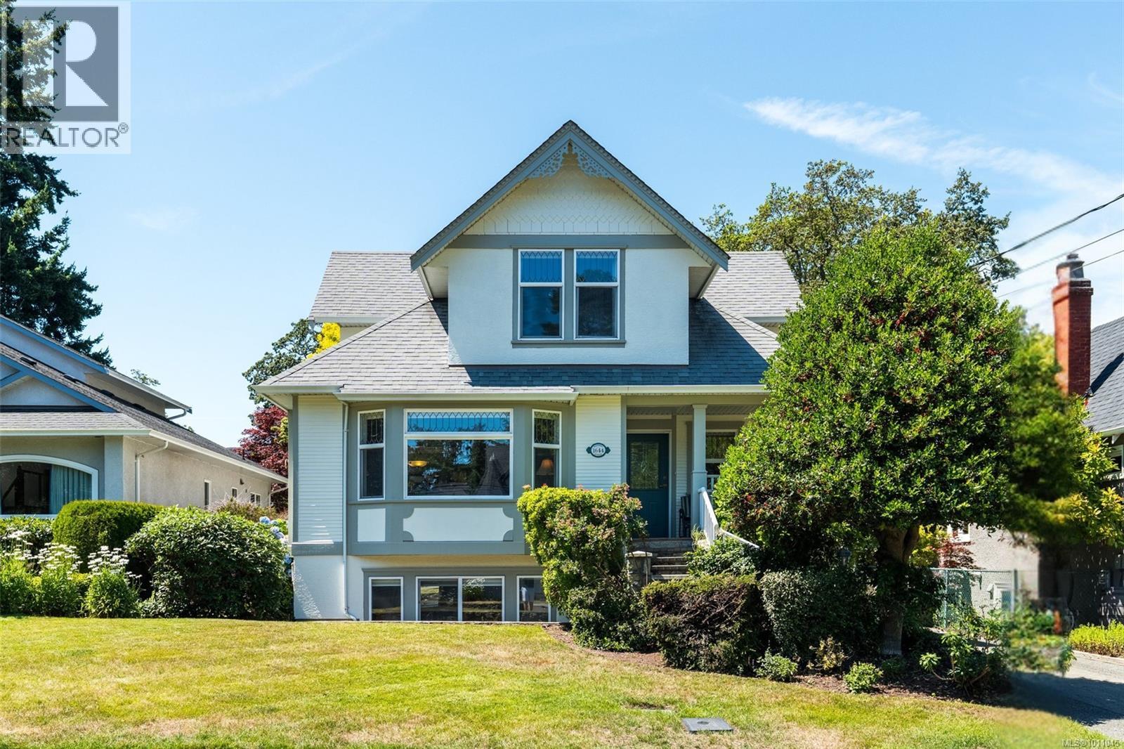  1644 Monterey Avenue, Oak Bay