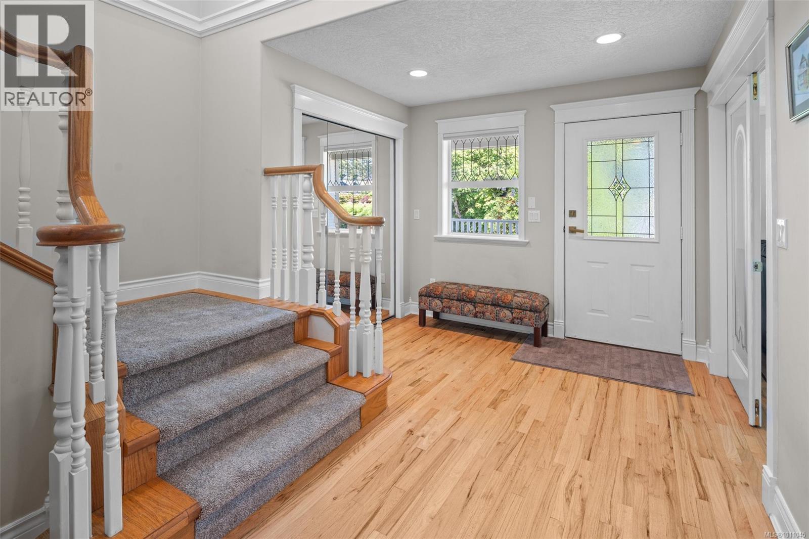 Photo 6 of 1644 Monterey Ave, Oak Bay BC