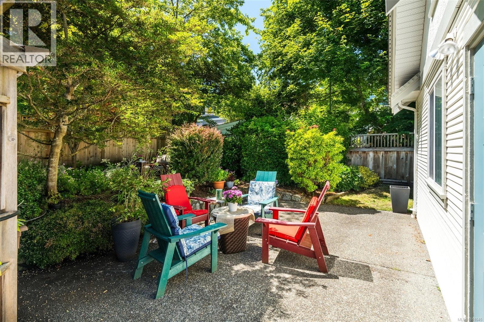 Photo 8 of 1644 Monterey Ave, Oak Bay BC