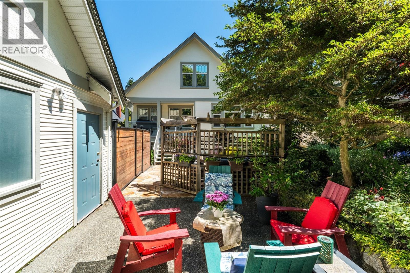 Photo 7 of 1644 Monterey Ave, Oak Bay BC