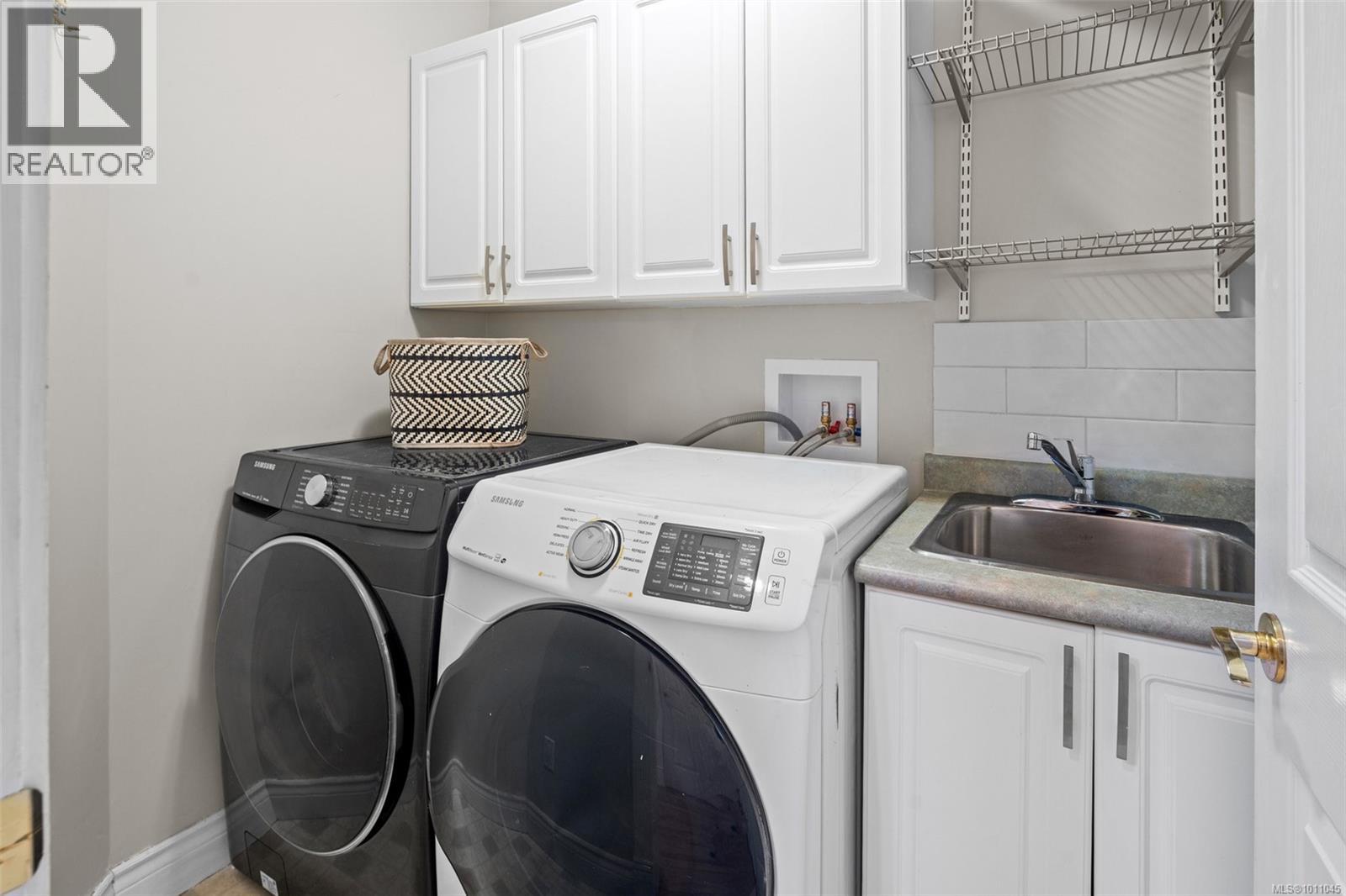 Photo 11 of 1644 Monterey Ave, Oak Bay BC