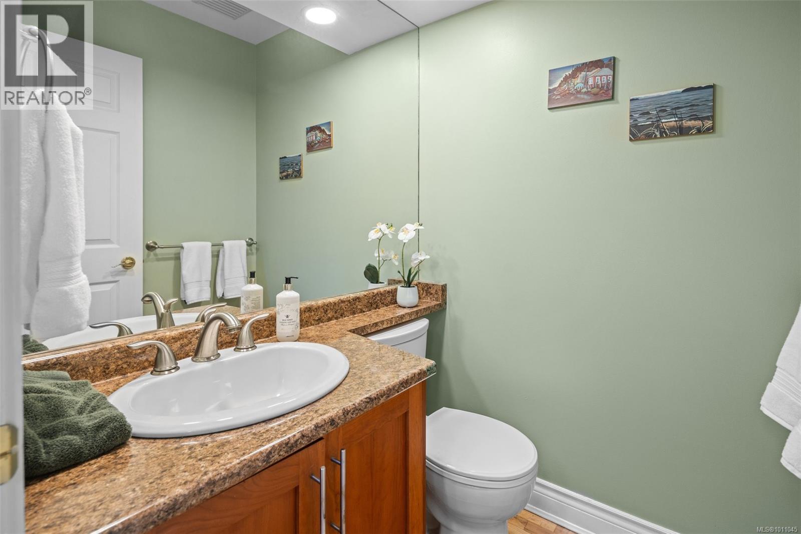 Photo 38 of 1644 Monterey Ave, Oak Bay BC