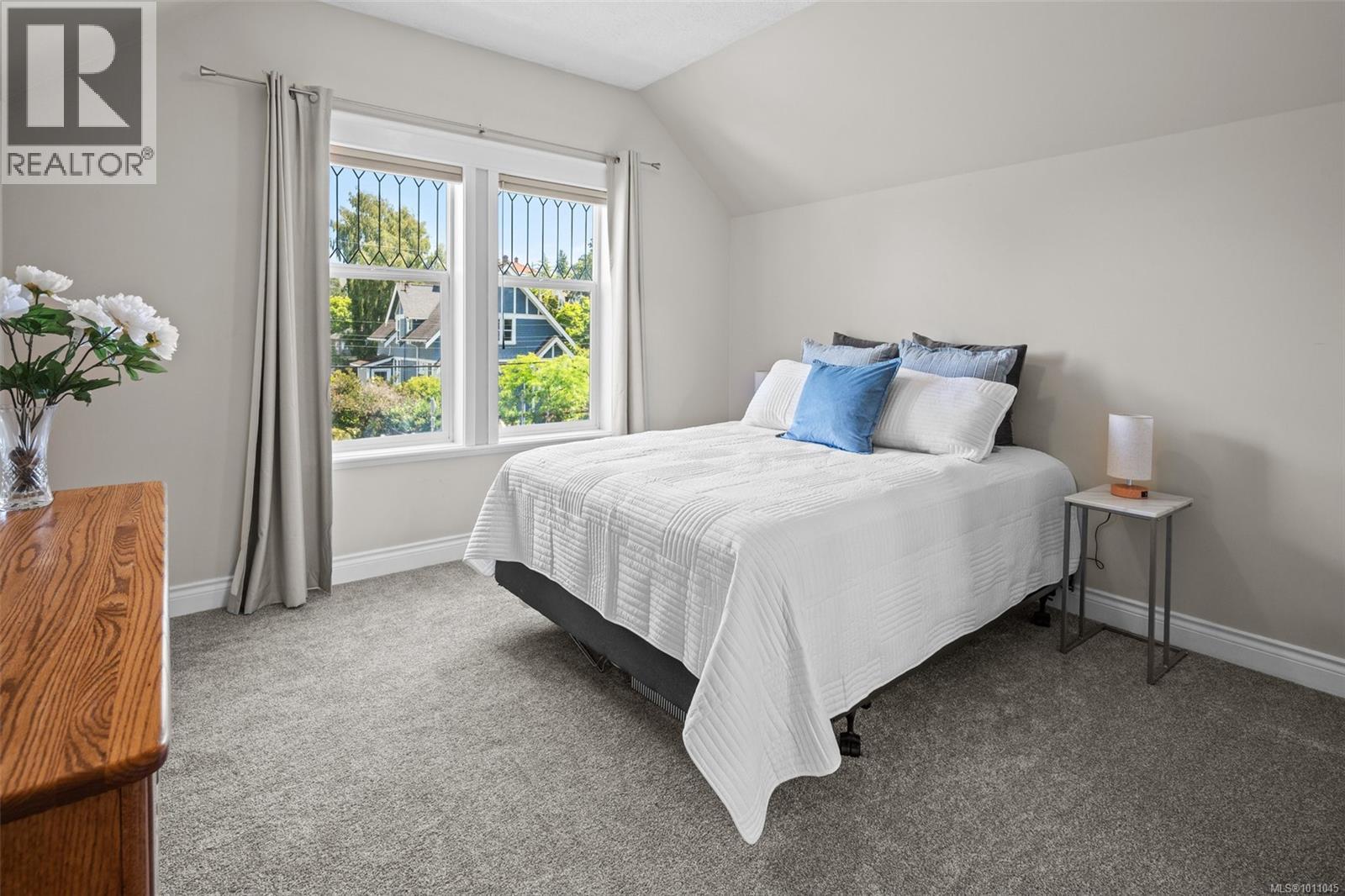 Photo 1 of 1644 Monterey Ave, Oak Bay BC