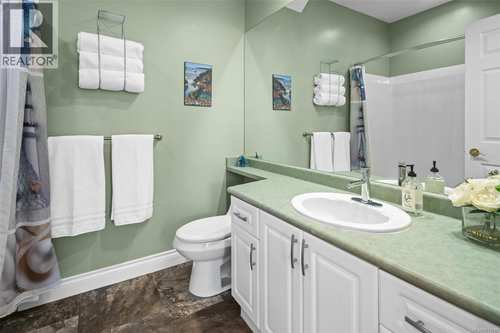 Photo 9 of 1644 Monterey Ave, Oak Bay BC