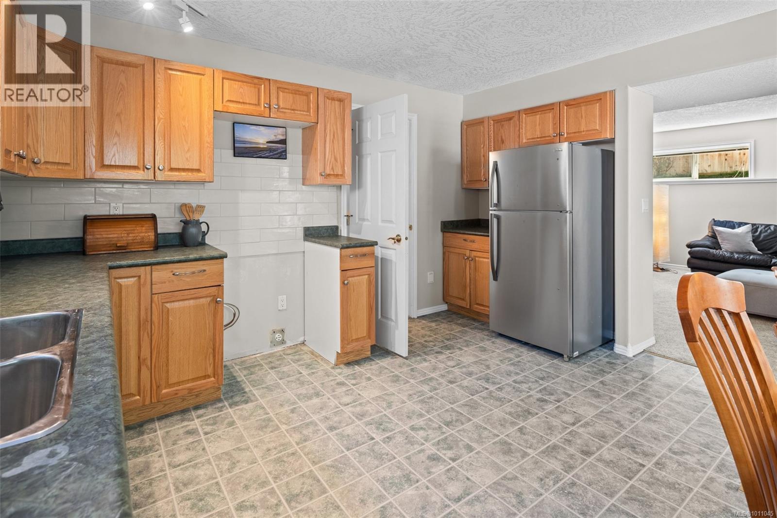 Photo 24 of 1644 Monterey Ave, Oak Bay BC