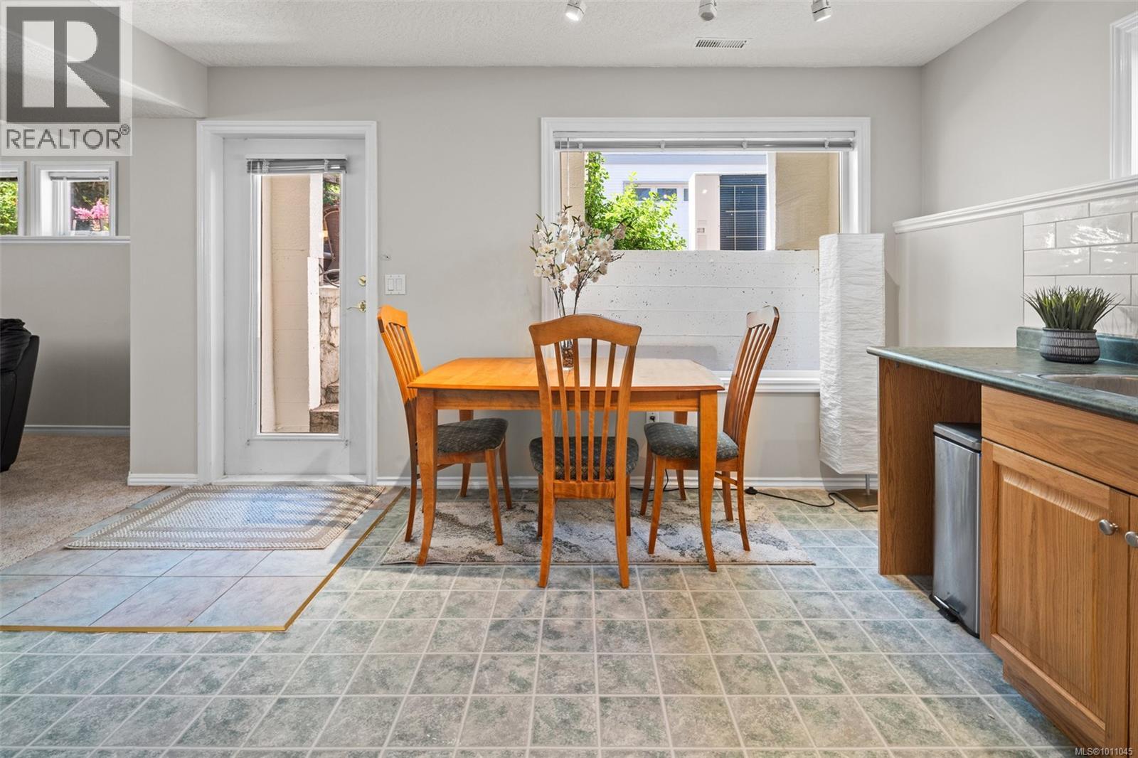 Photo 15 of 1644 Monterey Ave, Oak Bay BC