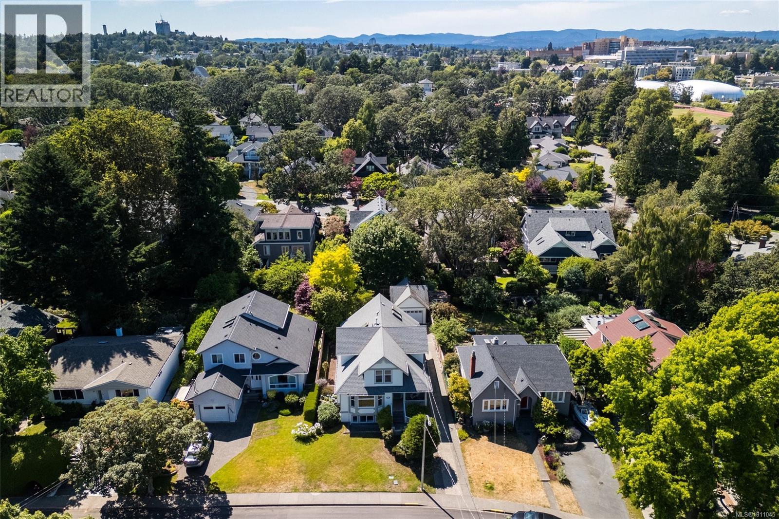 Photo 44 of 1644 Monterey Ave, Oak Bay BC
