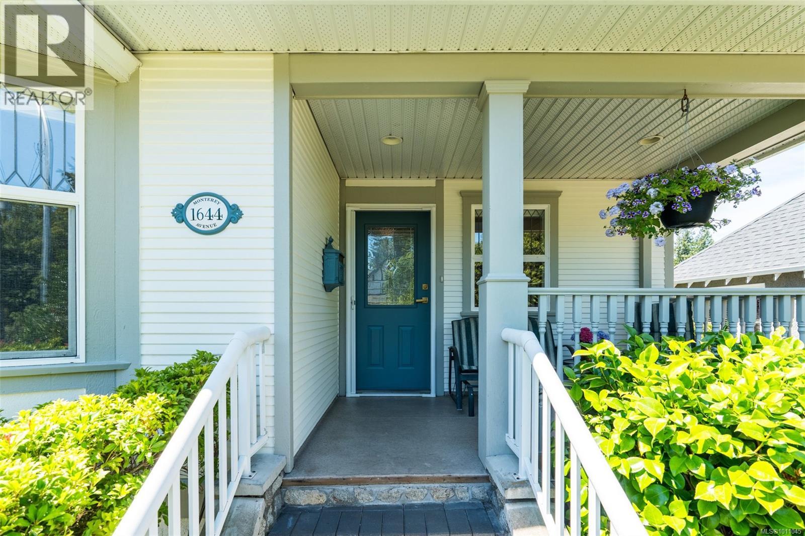 Photo 14 of 1644 Monterey Ave, Oak Bay BC