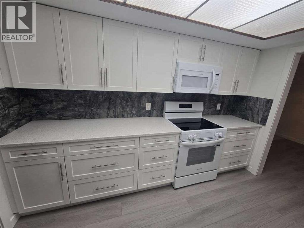 Single Family House for Sale in    Street NW Varsity Calgary 