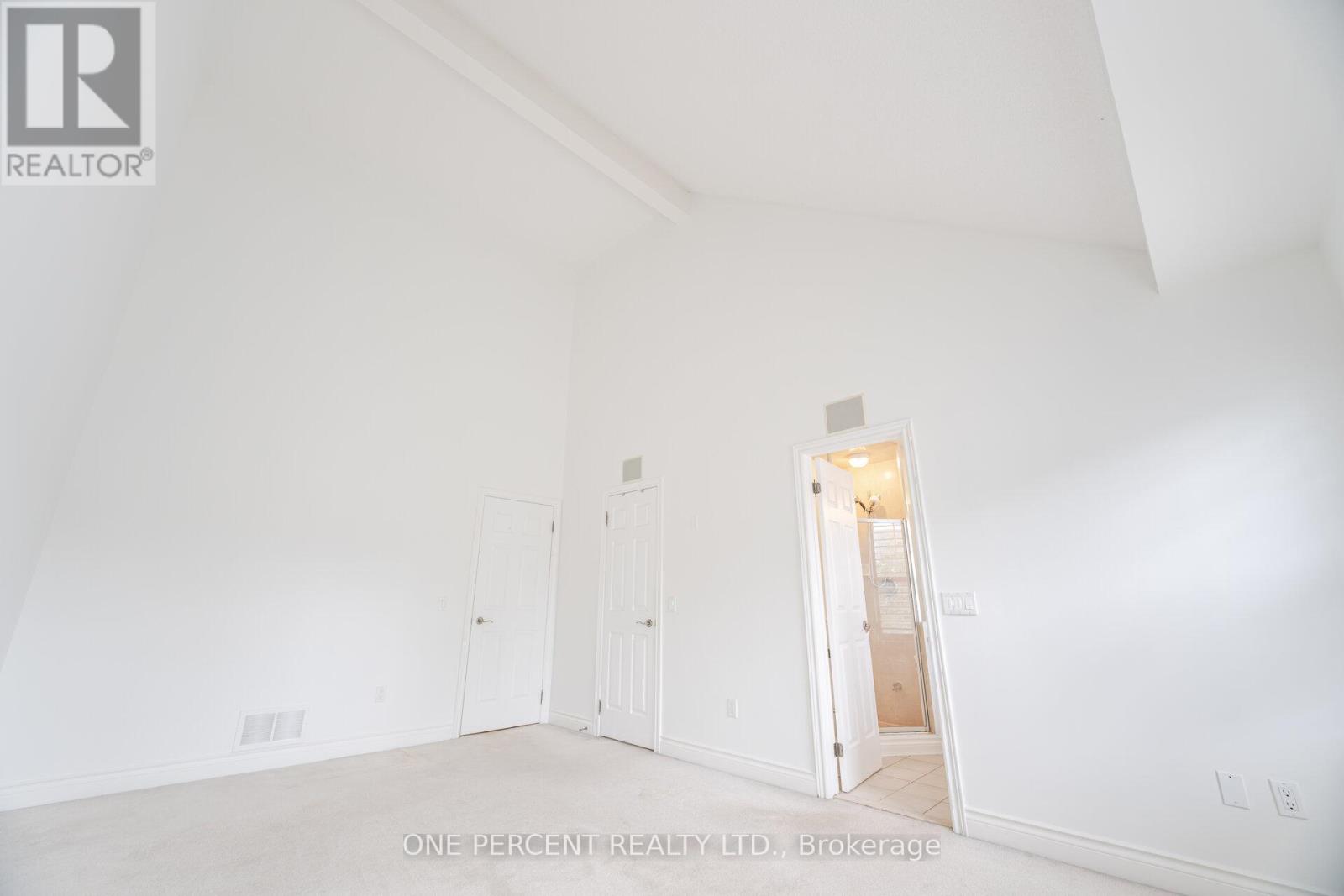 Photo 24 of 25 8038 Yonge Street, Vaughan ON
