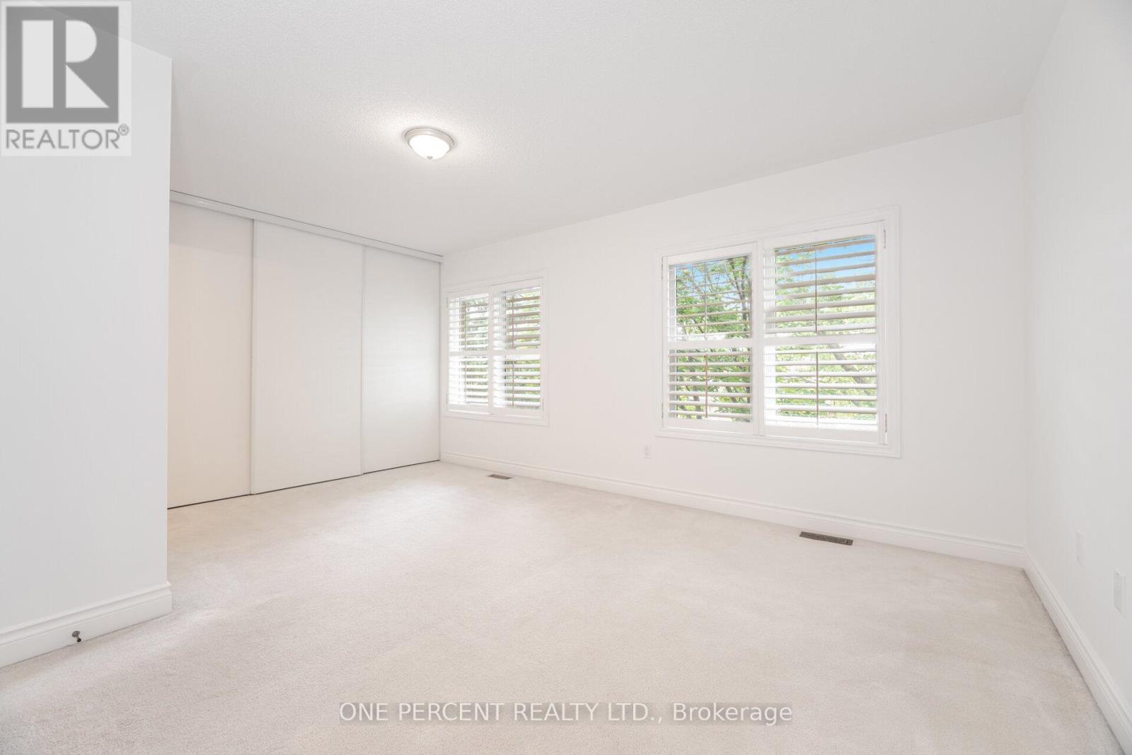 Photo 5 of 25 8038 Yonge Street, Vaughan ON