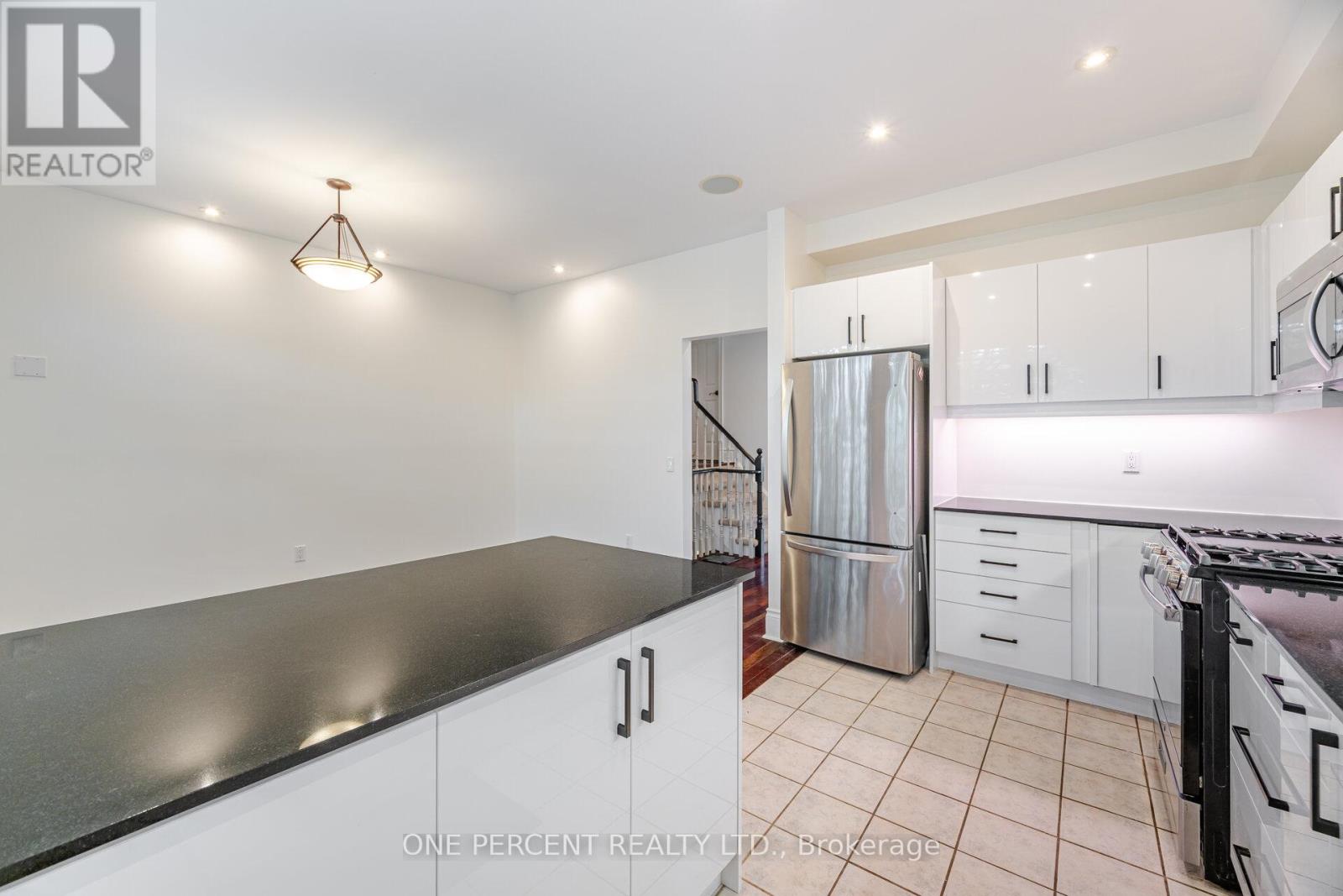 Photo 23 of 25 8038 Yonge Street, Vaughan ON