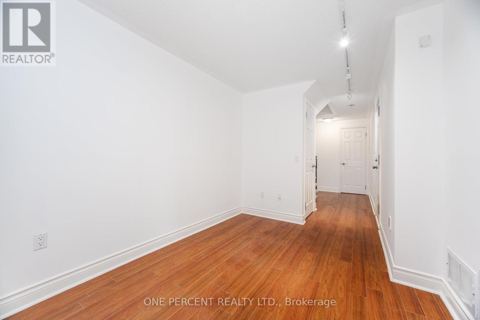 Photo 33 of 25 8038 Yonge Street, Vaughan ON