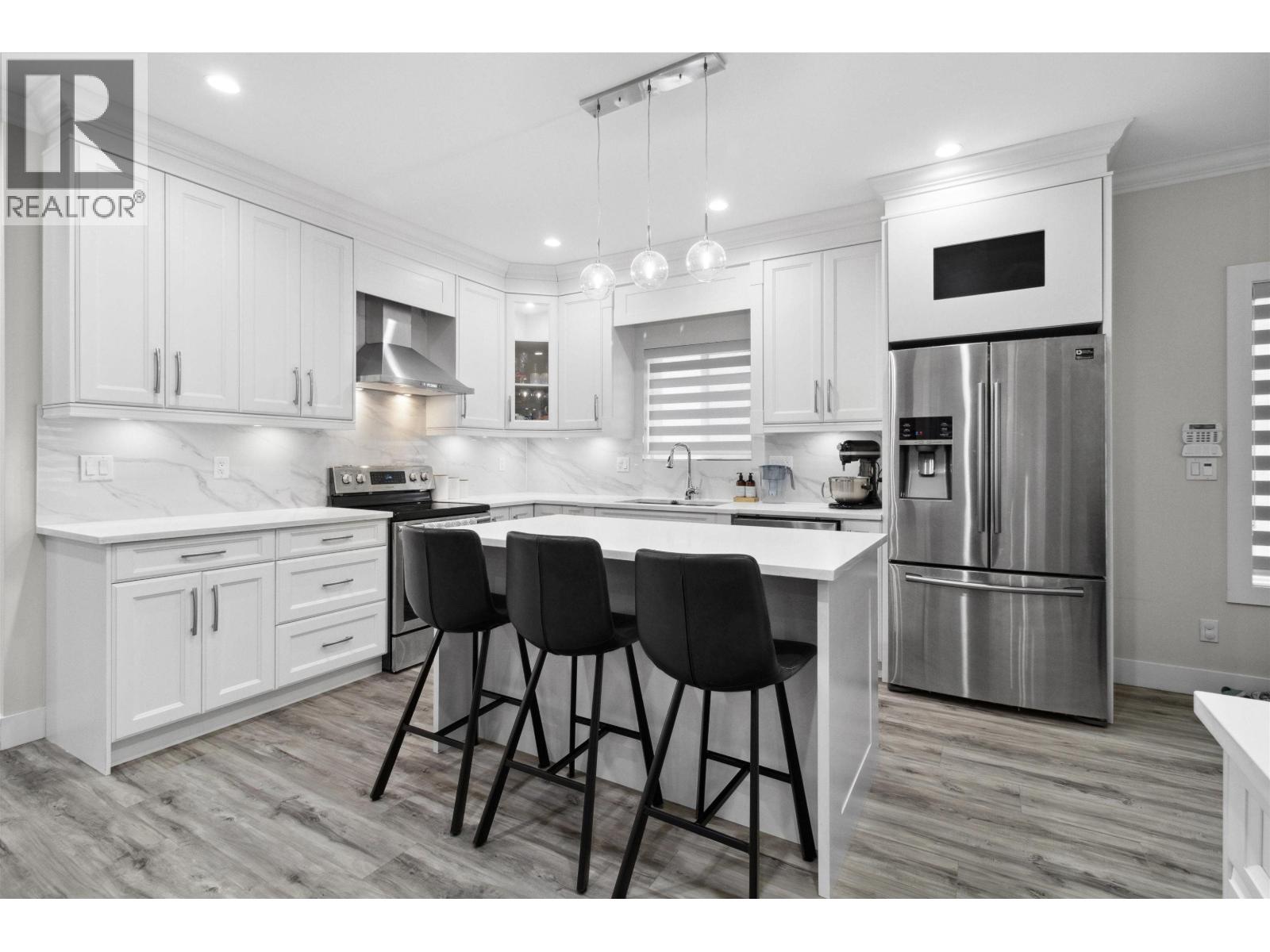 Photo 3 of 211 Hampton Street, New Westminster BC