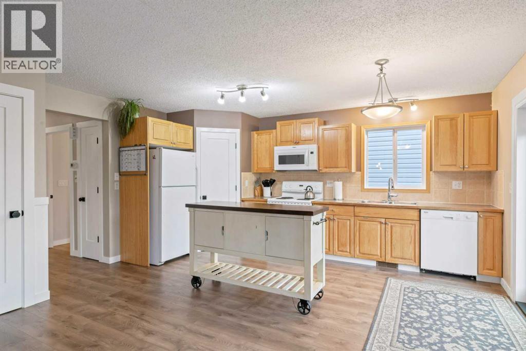Single Family House for Sale in  Country Hills Manor NW Country Hills Calgary 