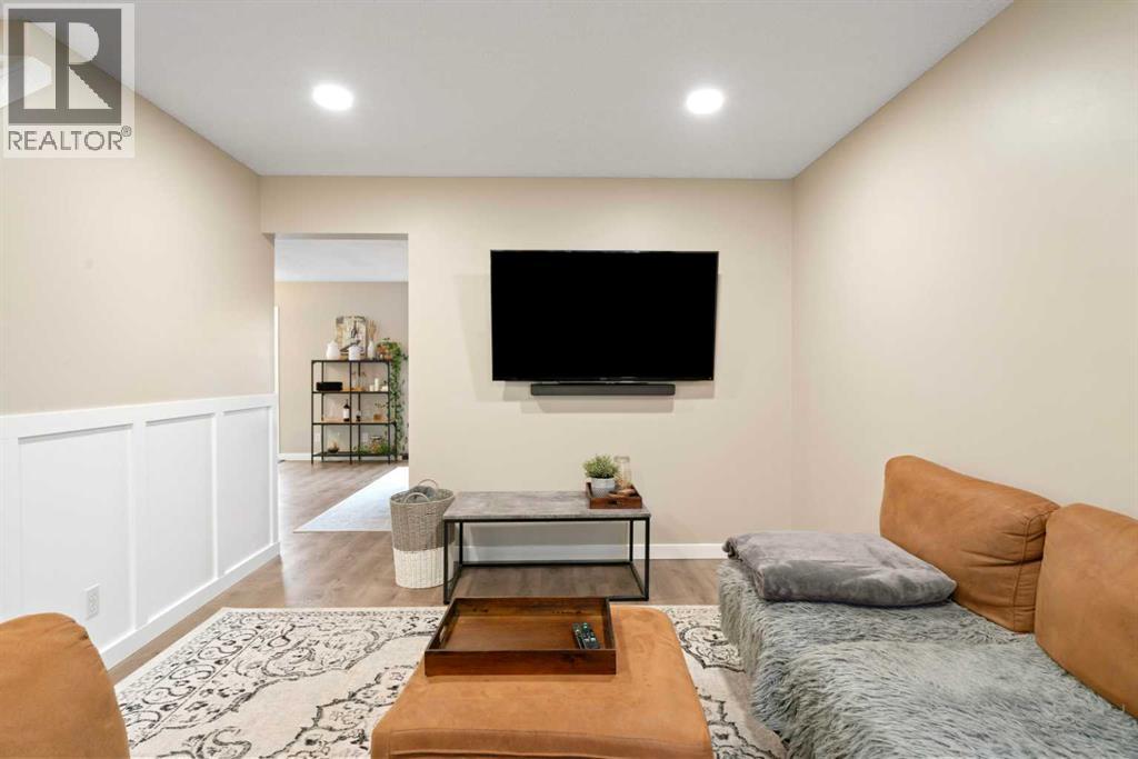 Single Family House for Sale in  Country Hills Manor NW Country Hills Calgary 