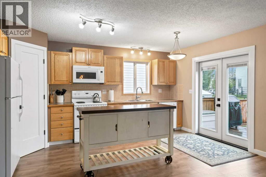 Single Family House for Sale in  Country Hills Manor NW Country Hills Calgary 