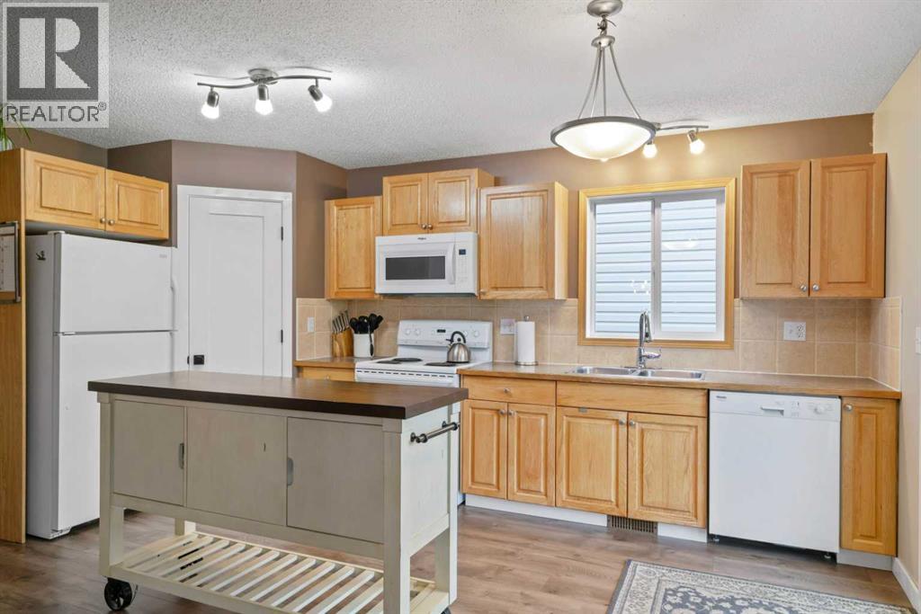 Single Family House for Sale in  Country Hills Manor NW Country Hills Calgary 