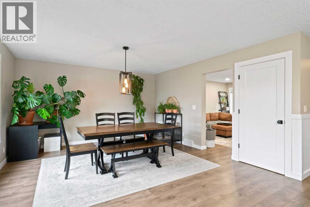 Single Family House for Sale in  Country Hills Manor NW Country Hills Calgary 