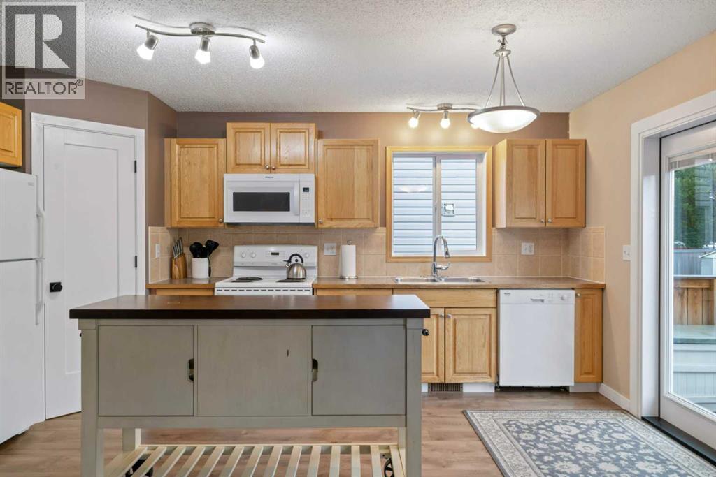 Single Family House for Sale in  Country Hills Manor NW Country Hills Calgary 