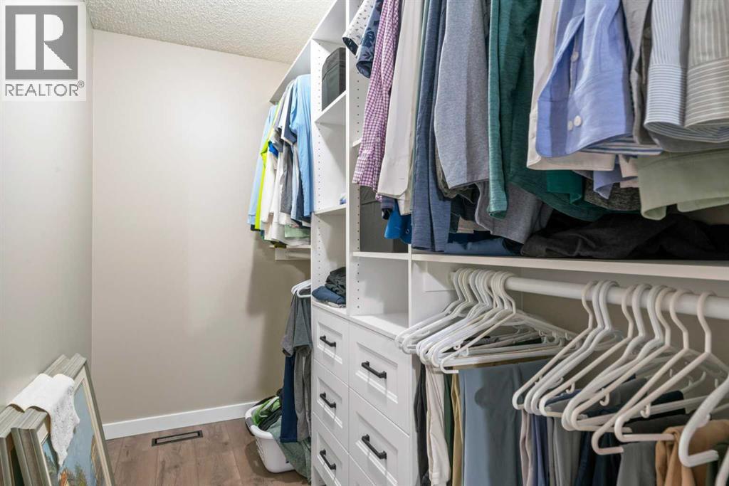 Single Family House for Sale in  Country Hills Manor NW Country Hills Calgary 