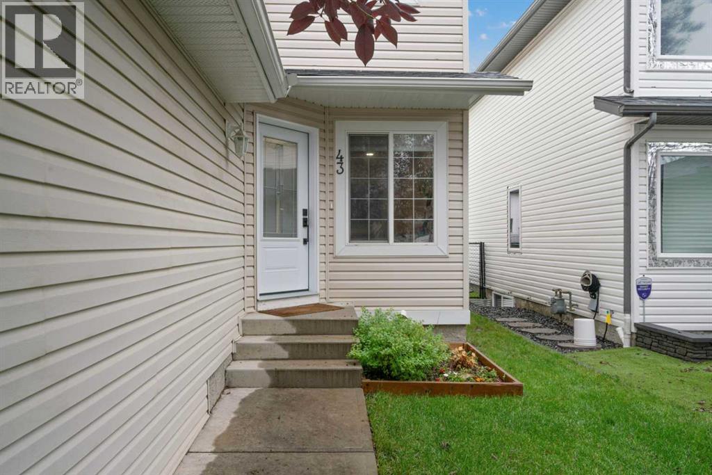 Single Family House for Sale in  Country Hills Manor NW Country Hills Calgary 