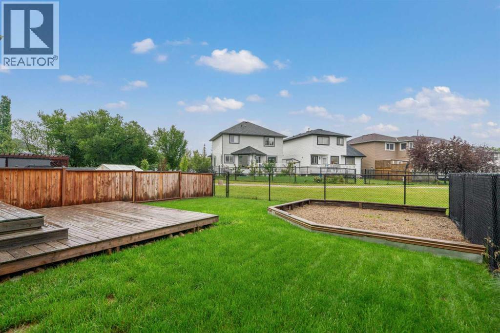 Single Family House for Sale in  Country Hills Manor NW Country Hills Calgary 