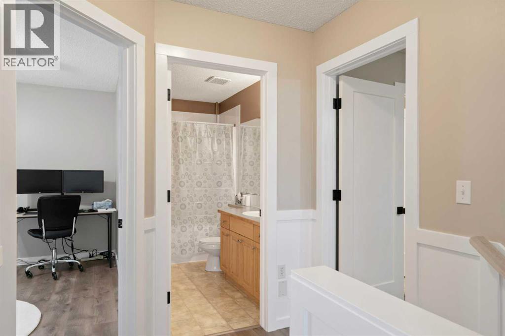 Single Family House for Sale in  Country Hills Manor NW Country Hills Calgary 