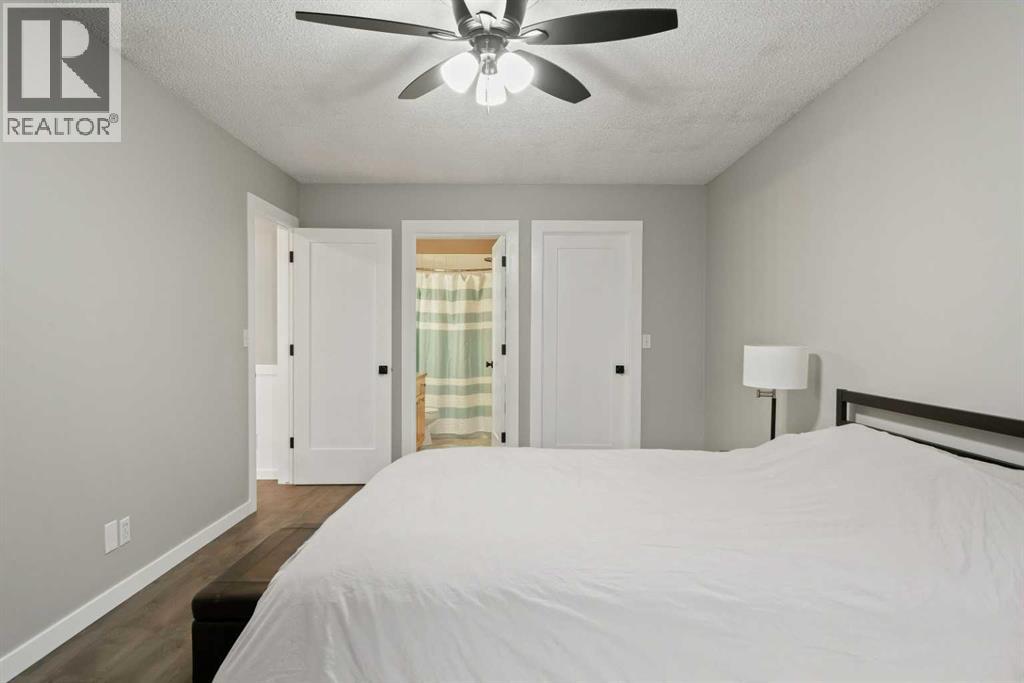 Single Family House for Sale in  Country Hills Manor NW Country Hills Calgary 