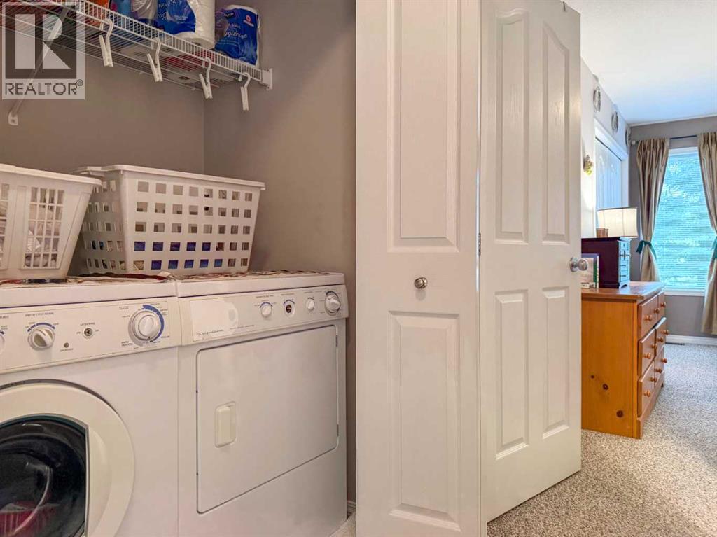 Photo 4 of 42 Valarosa Drive, Didsbury AB