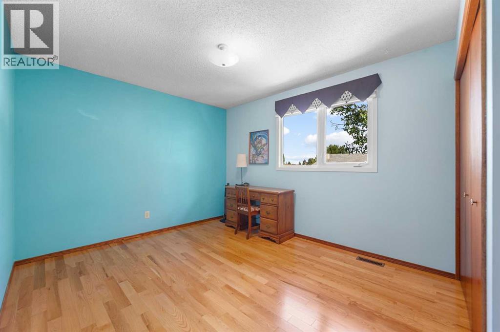 Single Family House 4 Level for Sale in  Bernard Court NW Beddington Heights Calgary 