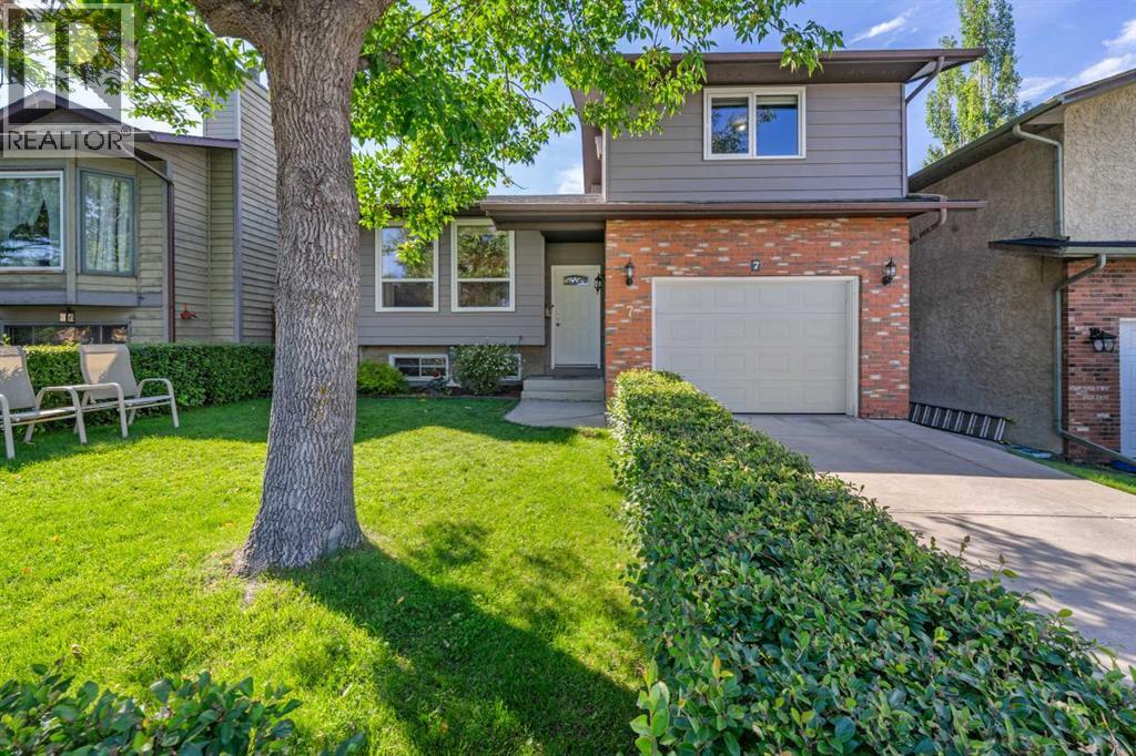 Single Family House 4 Level for Sale in  Bernard Court NW Beddington Heights Calgary 