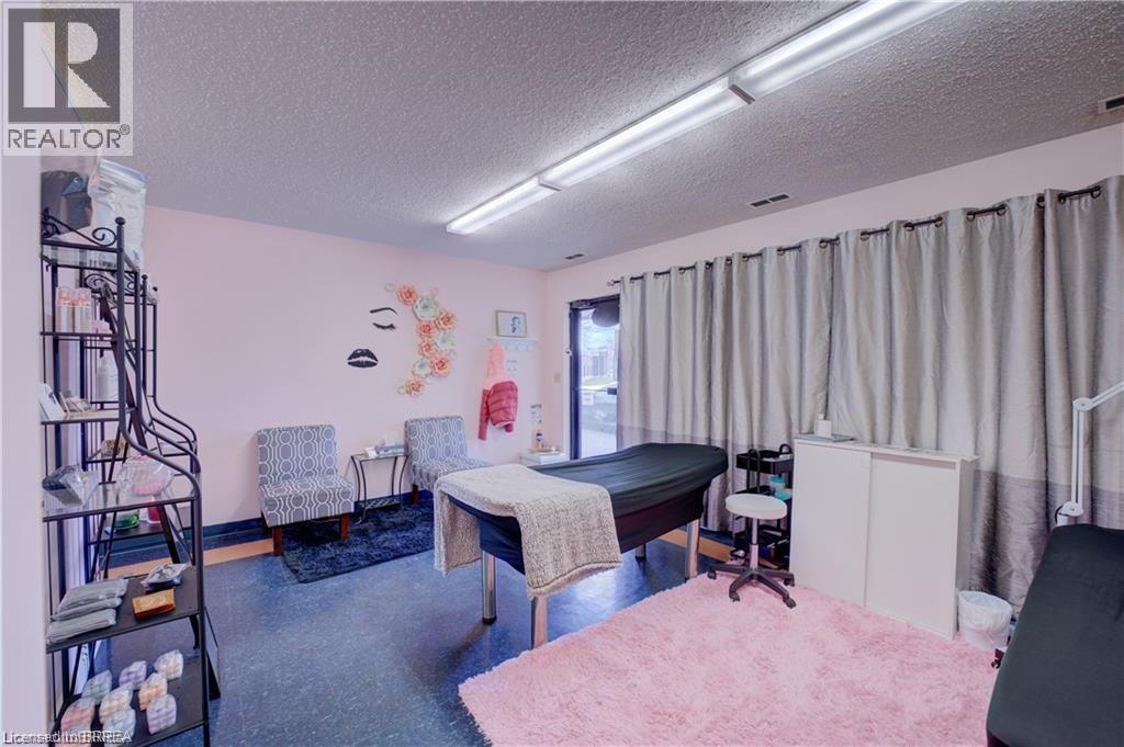 Photo 31 of 325 Fairview Drive, Brantford ON