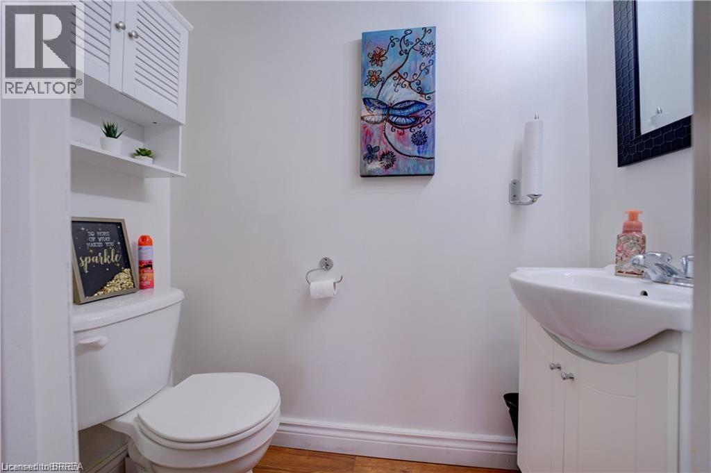 Photo 22 of 325 Fairview Drive, Brantford ON